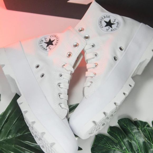 Converse Chuck Taylor All Star Lugged White Canvas Multiple Sizes - Picture 2 of 4